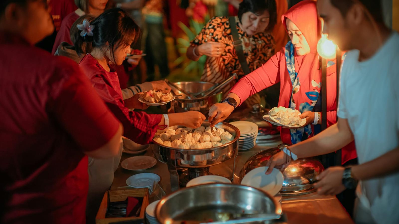 Agadgaon Adhik Maas Feast Serves 15,000 Devotees