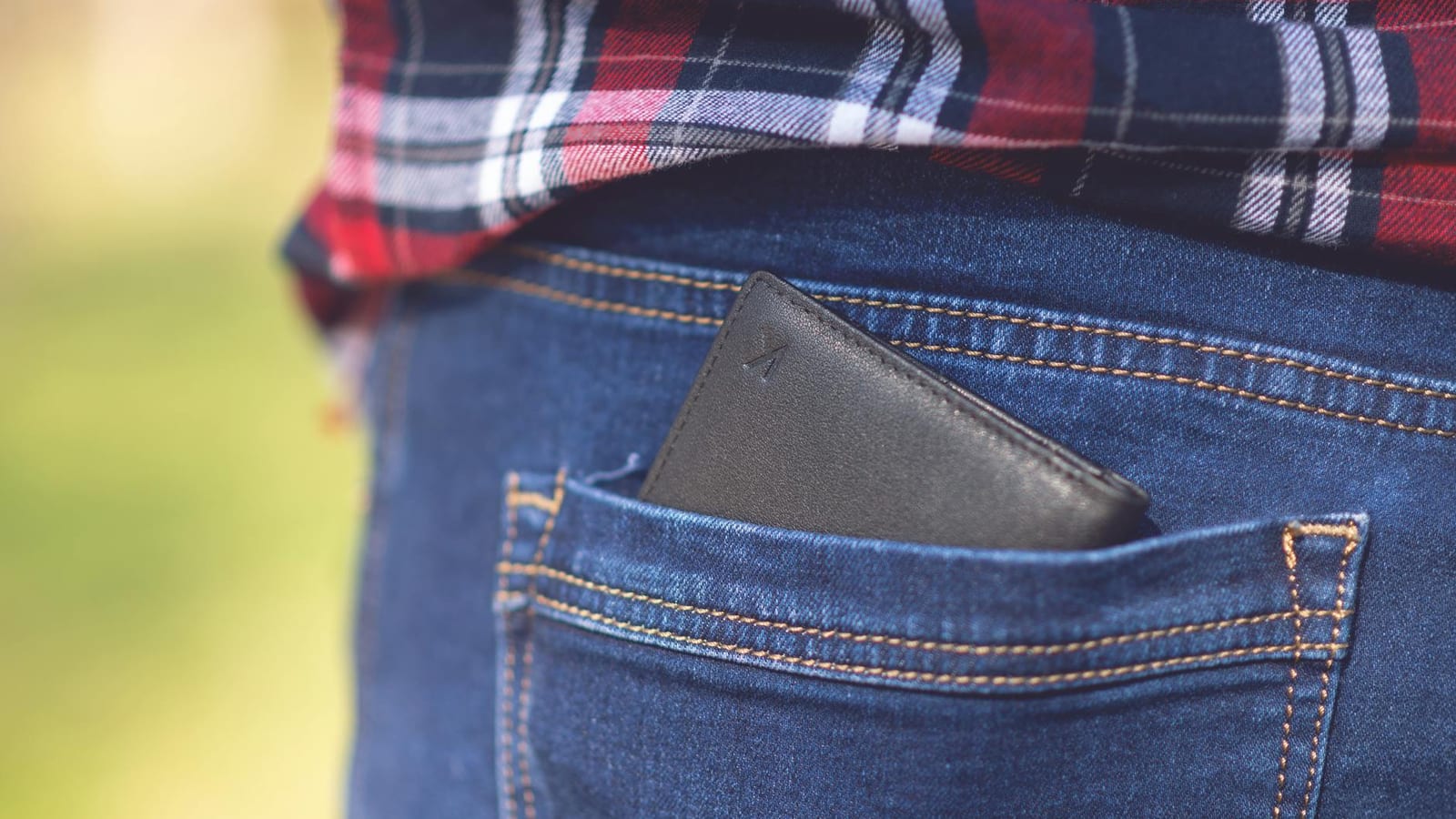 Back Pocket Wallet Habit May Trigger Sciatica Pain