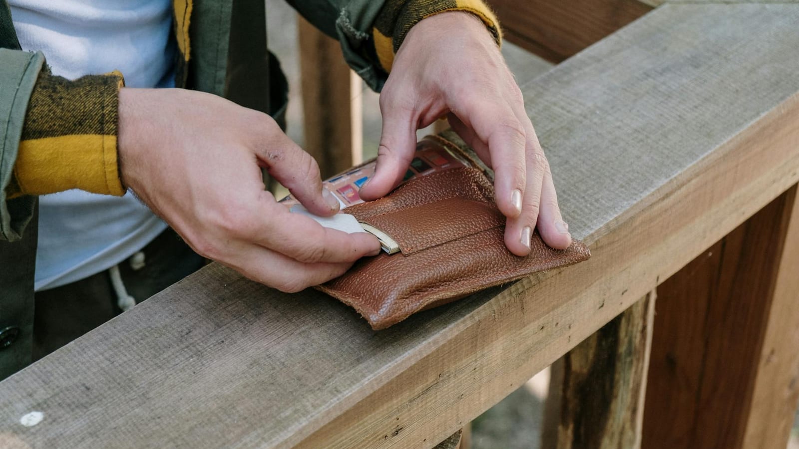 Back Pocket Wallets Can Trigger Sciatic Nerve Pain