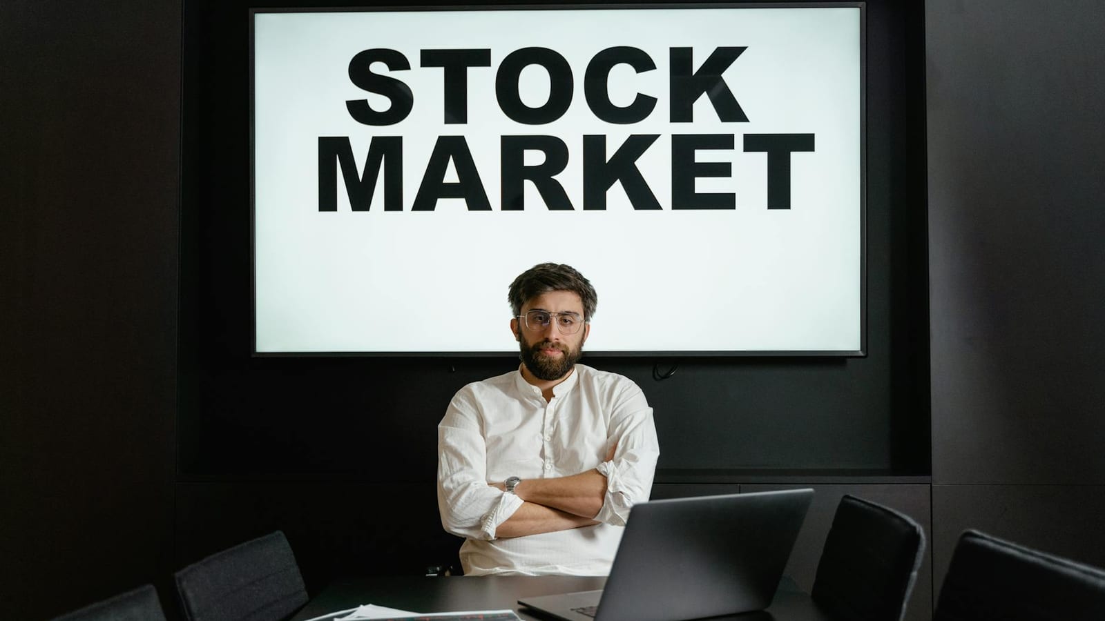 Bank Rally Lifts Sensex While Nifty Holds 23,700