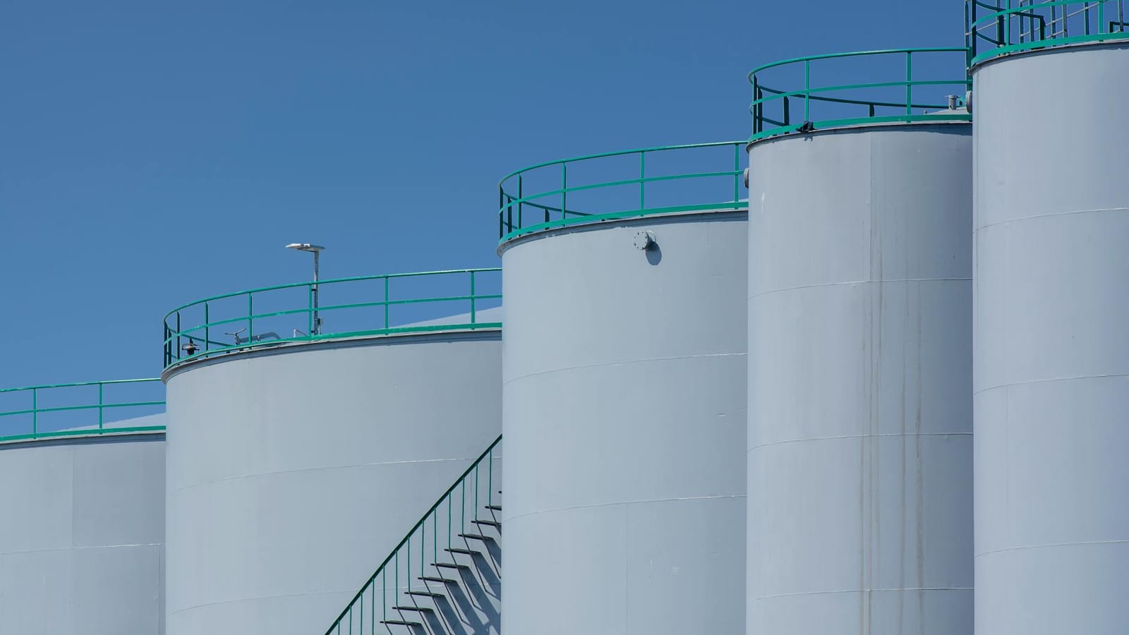 Brent Put Spread Signals Big Oil Price Drop Hedge