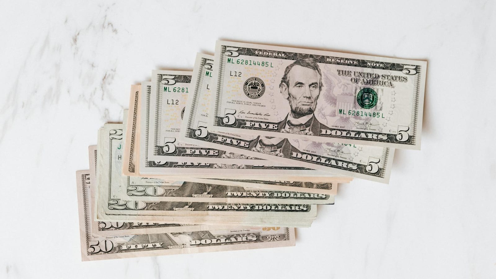 Dollar Strengthens as Iran Tensions Threaten Rupee