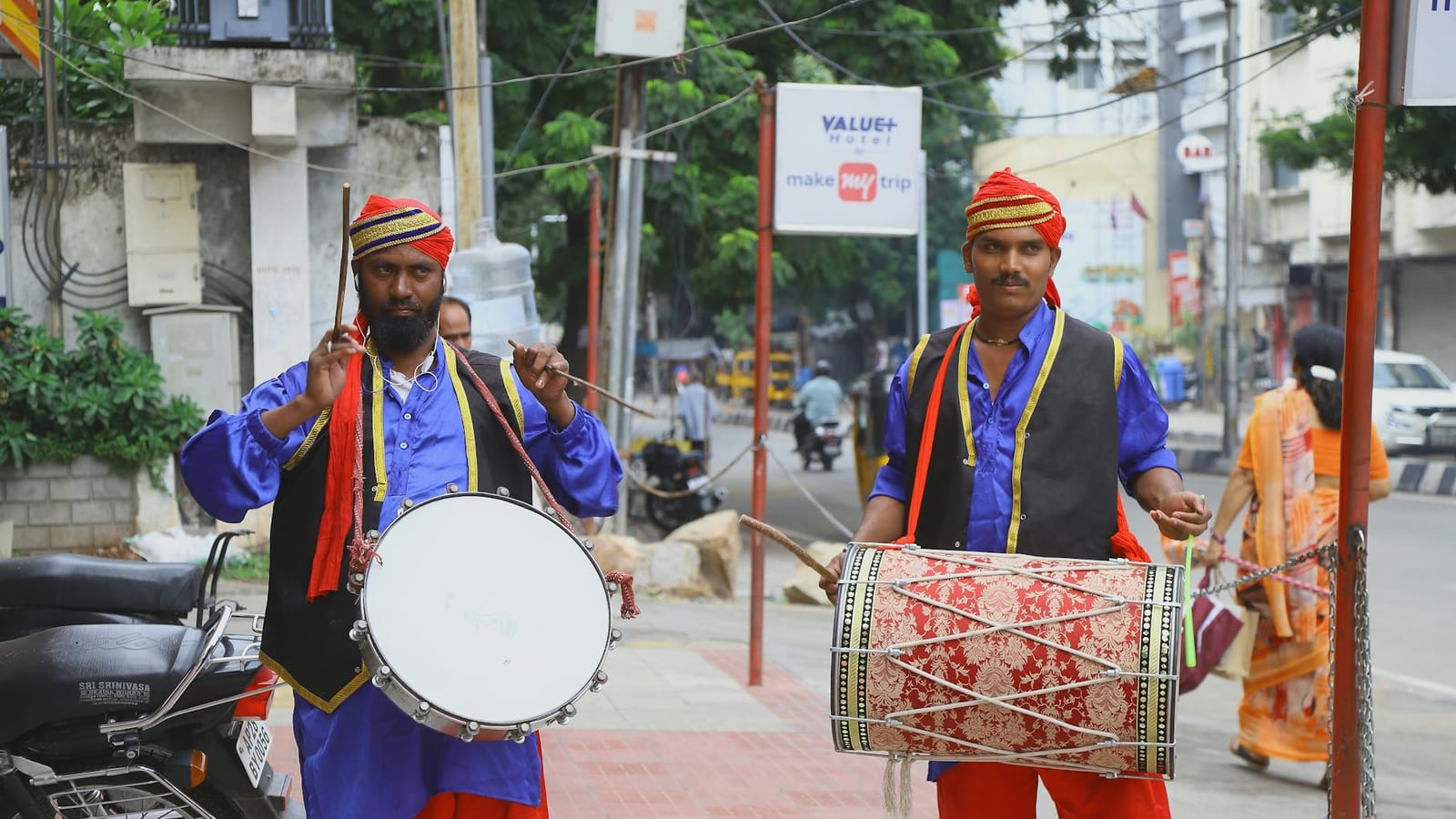 Dussehra Rush Lifts Local Sellers Around Puja Timings