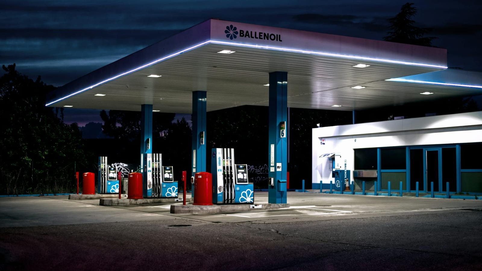 Fake fuel, airline claims expose business cost of rumours
