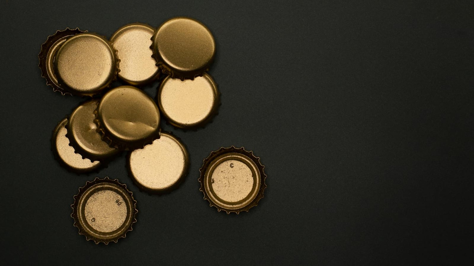 Gold Holds Ground As Oil Slides And Dollar Weakens