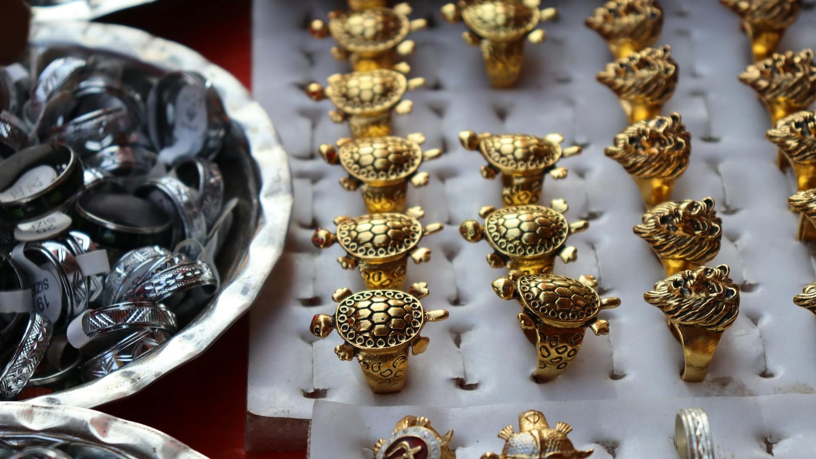 Gold, Silver Prices Ease as Iran Tensions Rattle Markets