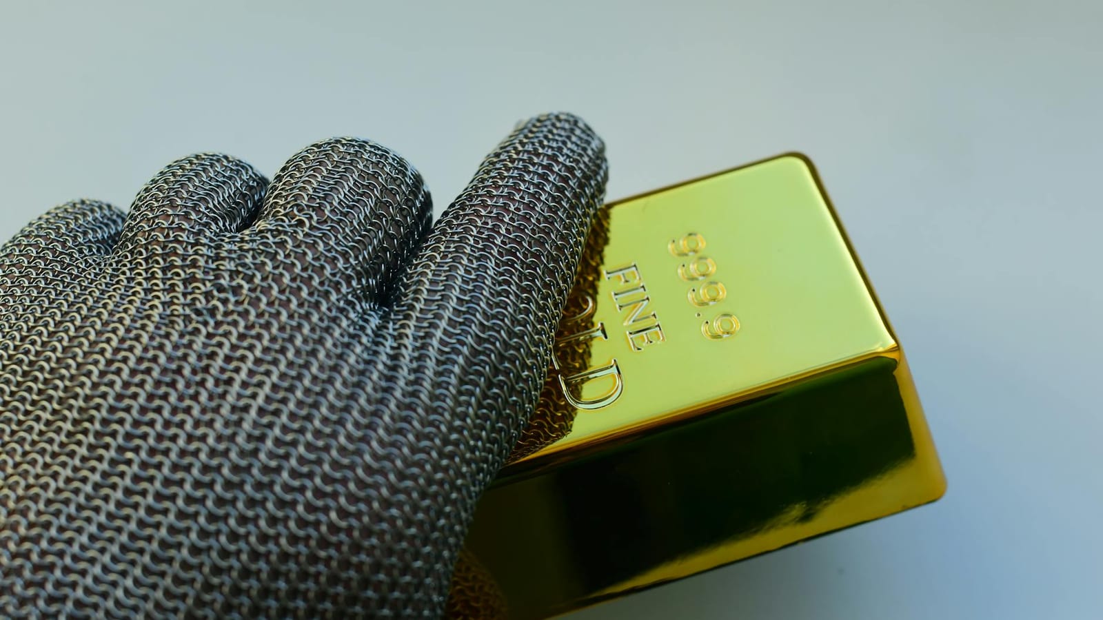 Gold slips as oil-led inflation dims rate cut hopes