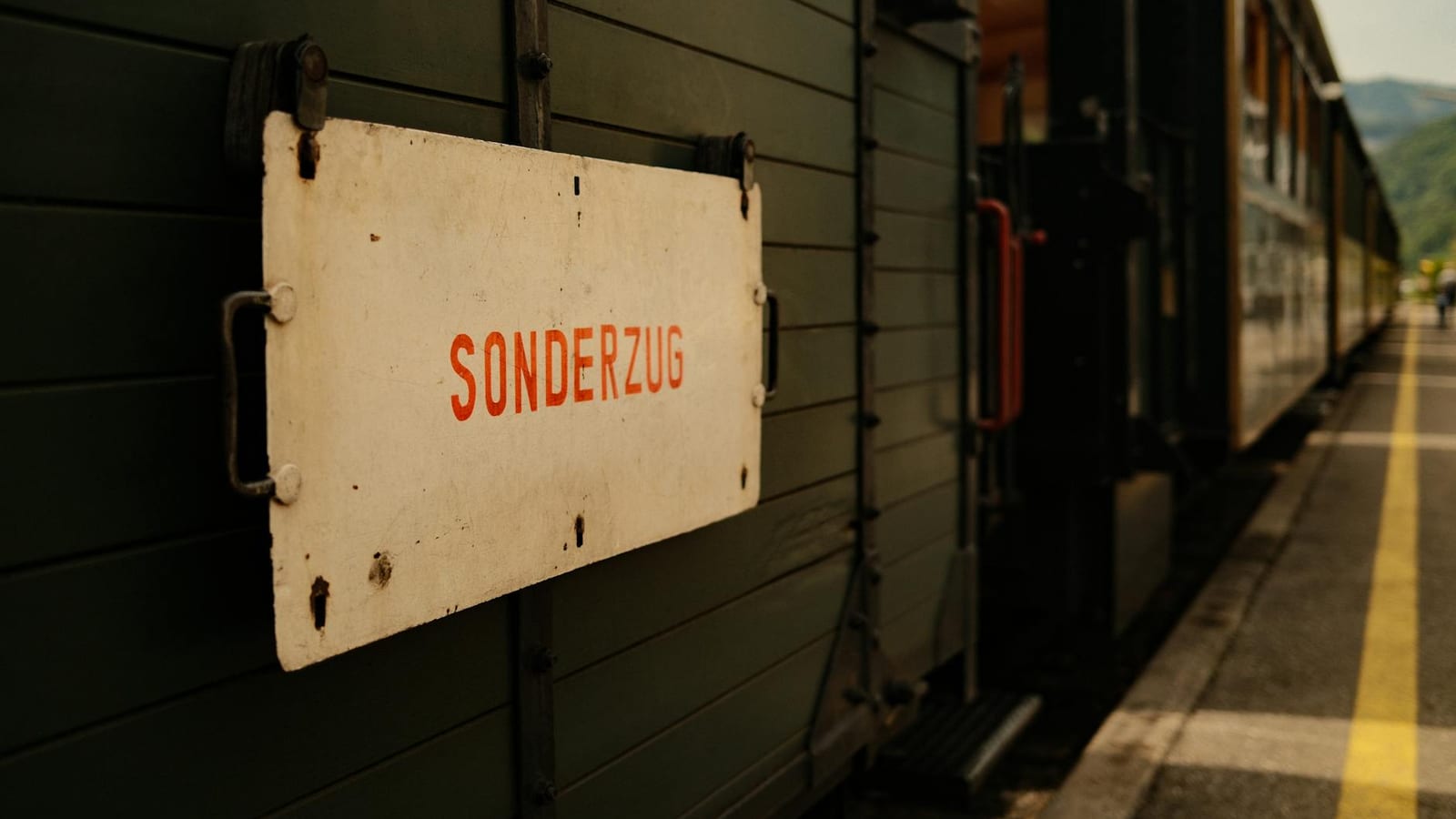 Maharashtra Passengers Face Heat as Train AC Fails