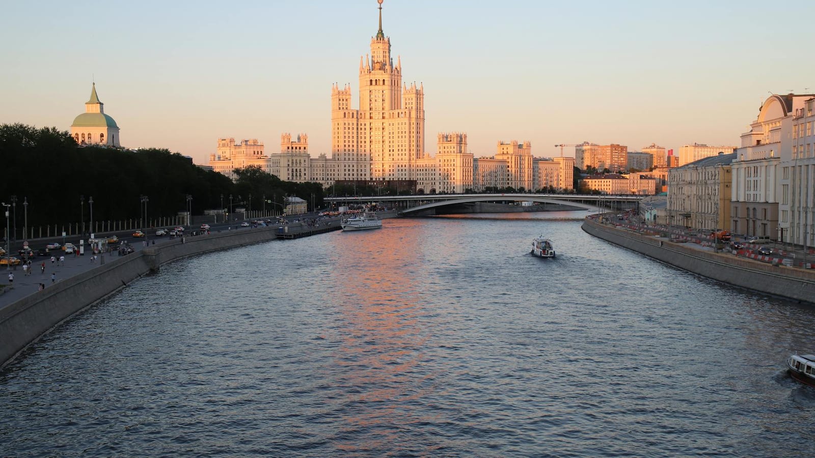 Moscow Holds Victory Day Without Tanks for First Time in 19 Years