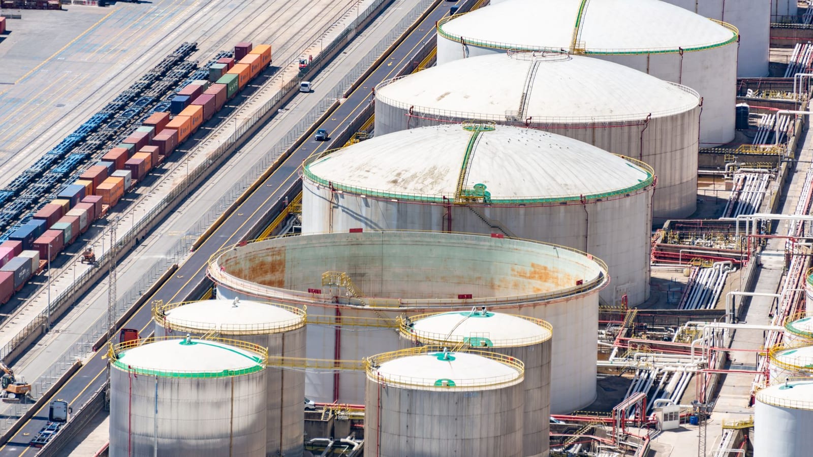Oil Slide Lifts Global Stocks, Eases India Import Worries