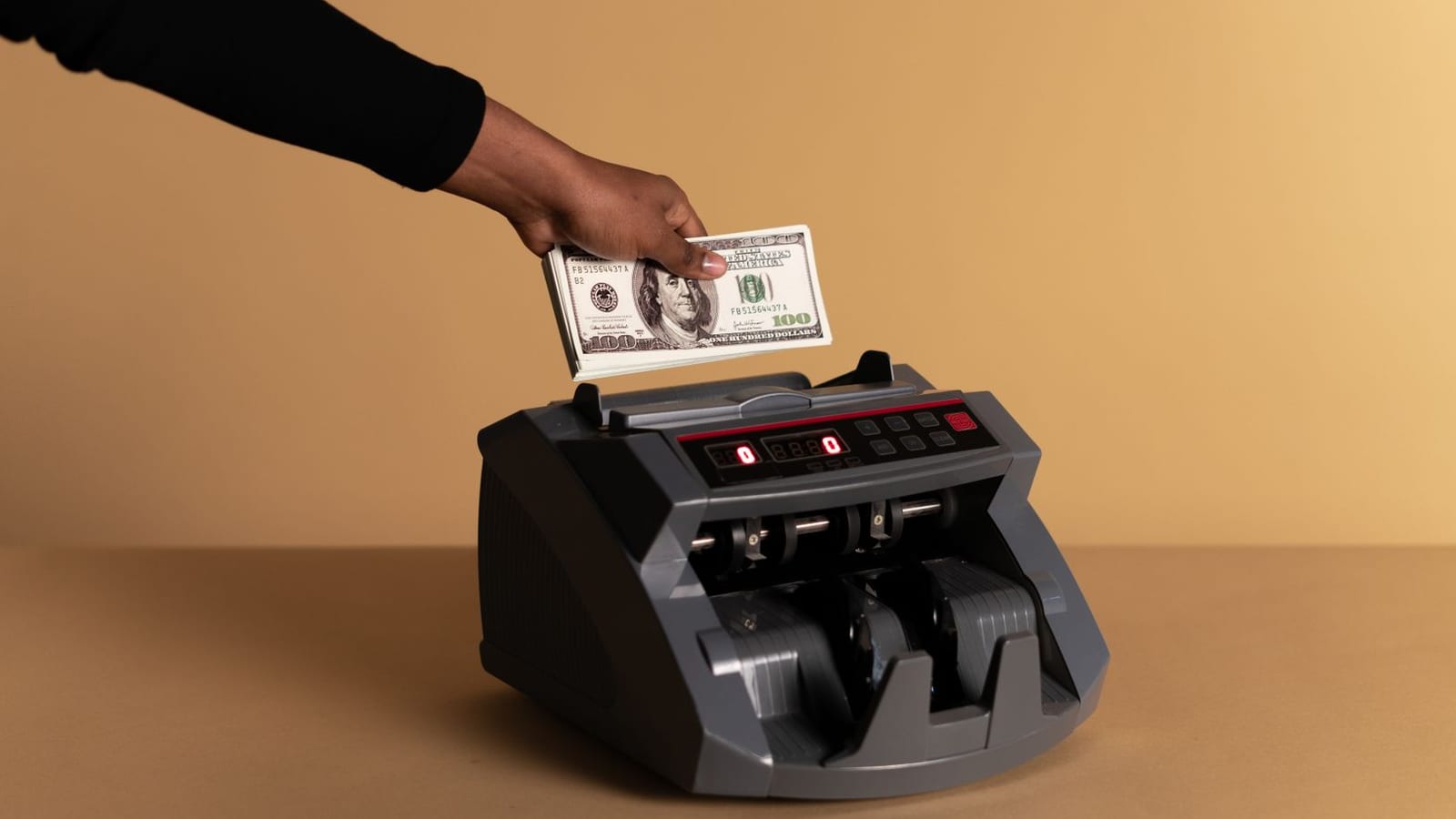 RBI Move Makes NRI Dollar Deposits More Attractive