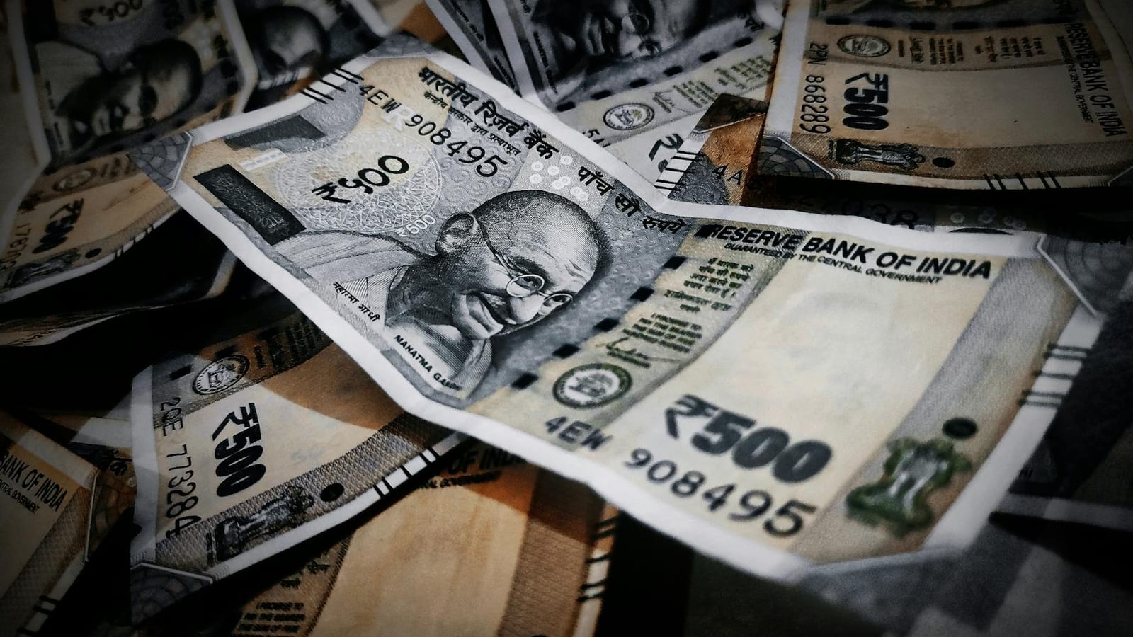 Rupee hits record low at 94.92 as RBI weighs rate hike risk