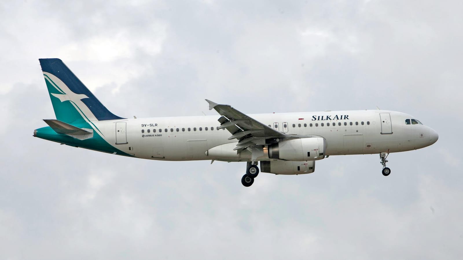 SriLankan Airlines ex-CEO dies amid warrant scrutiny