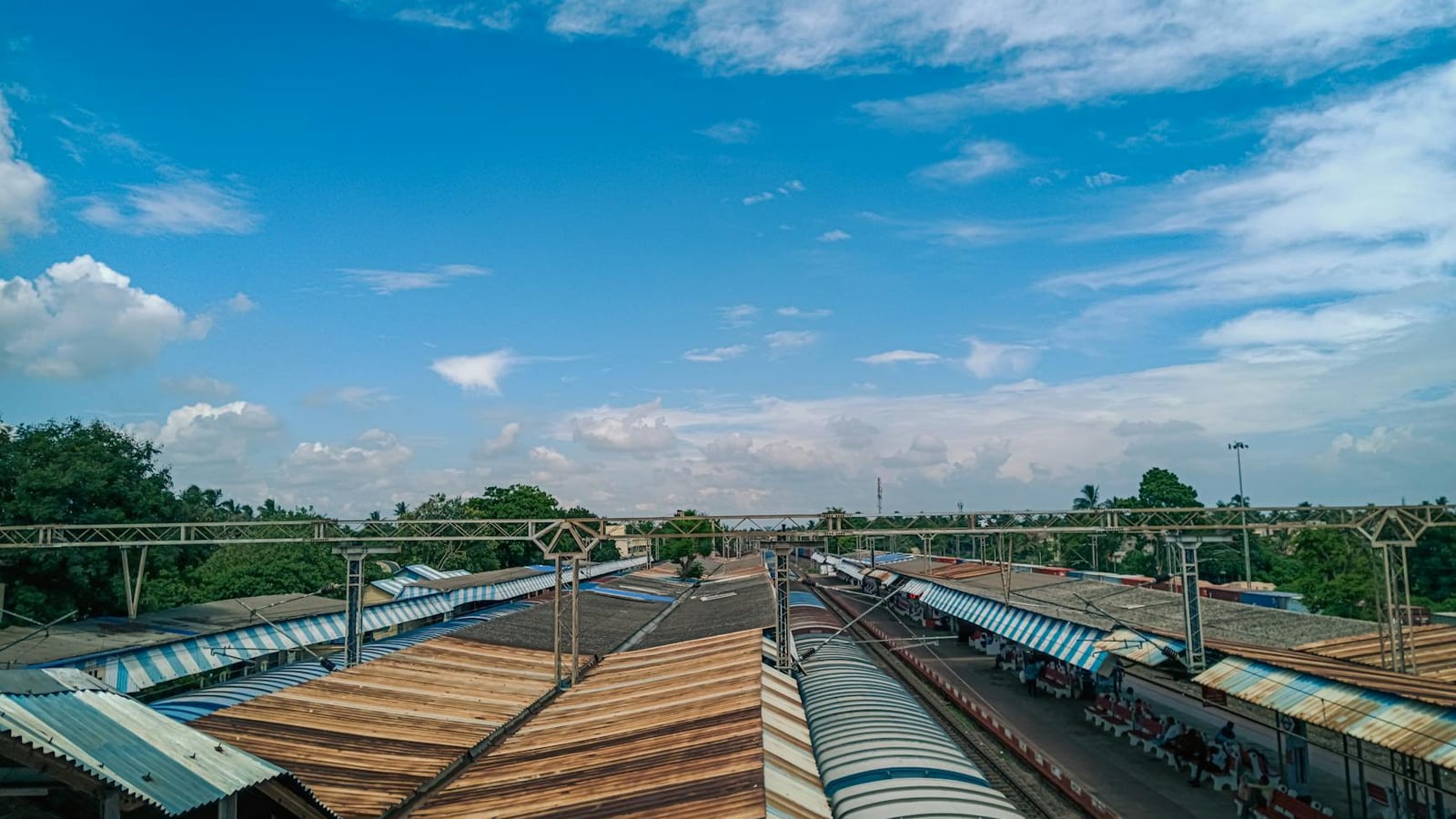 Train delay, water woes expose Maharashtra service strain