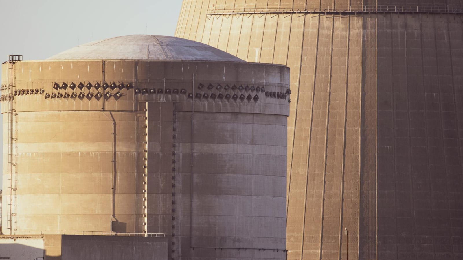 Trump Demands Iran Give Up Uranium Amid Gulf Risk