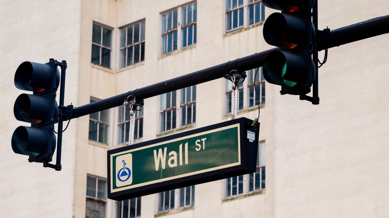 US Treasury Yield Jump Hits Wall Street Stocks