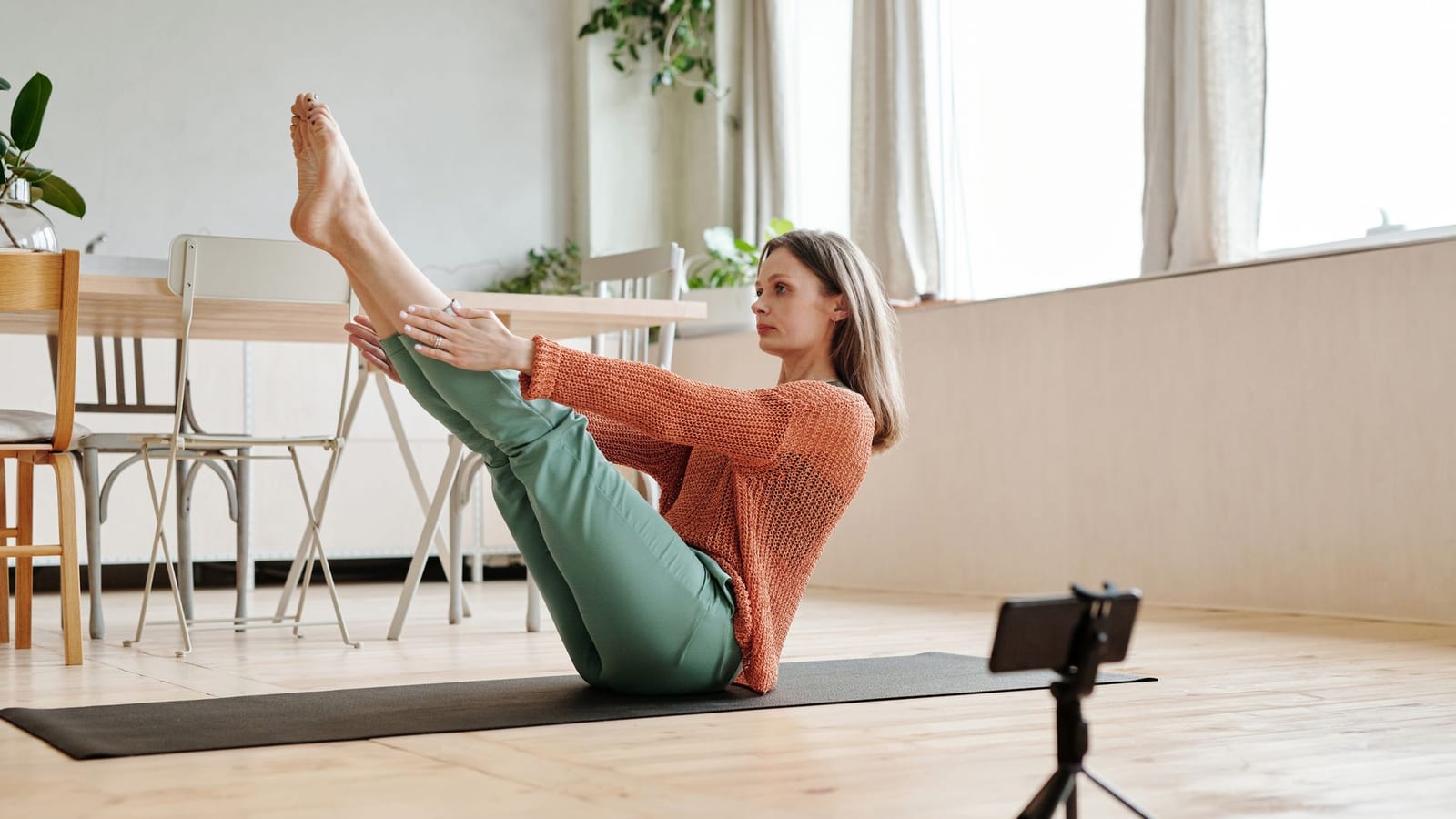 WHO Urges More Movement Amid Desk Job Back Pain